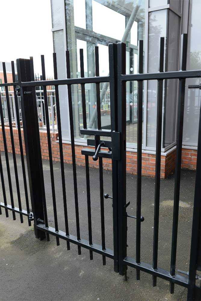 Single-Leaf-Rail-Gate-Square-bar-infill