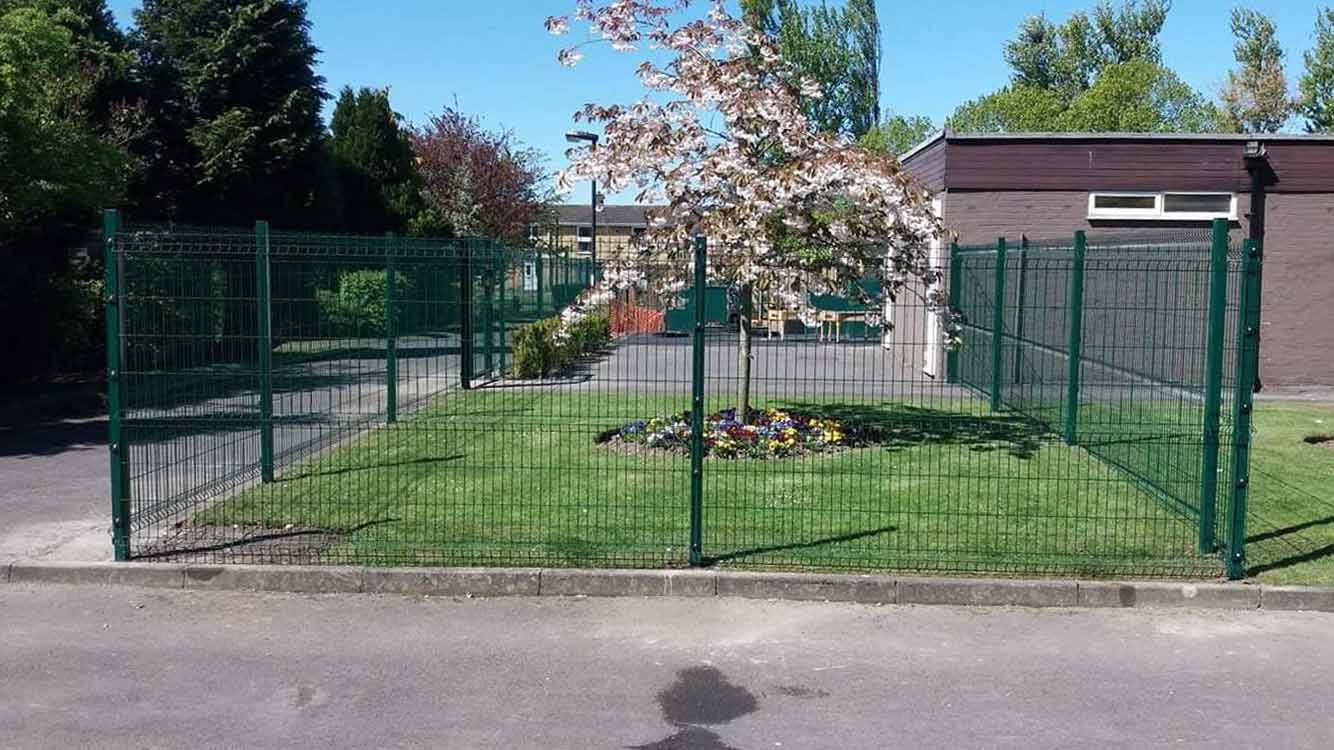 crimped-mesh-fence-panels
