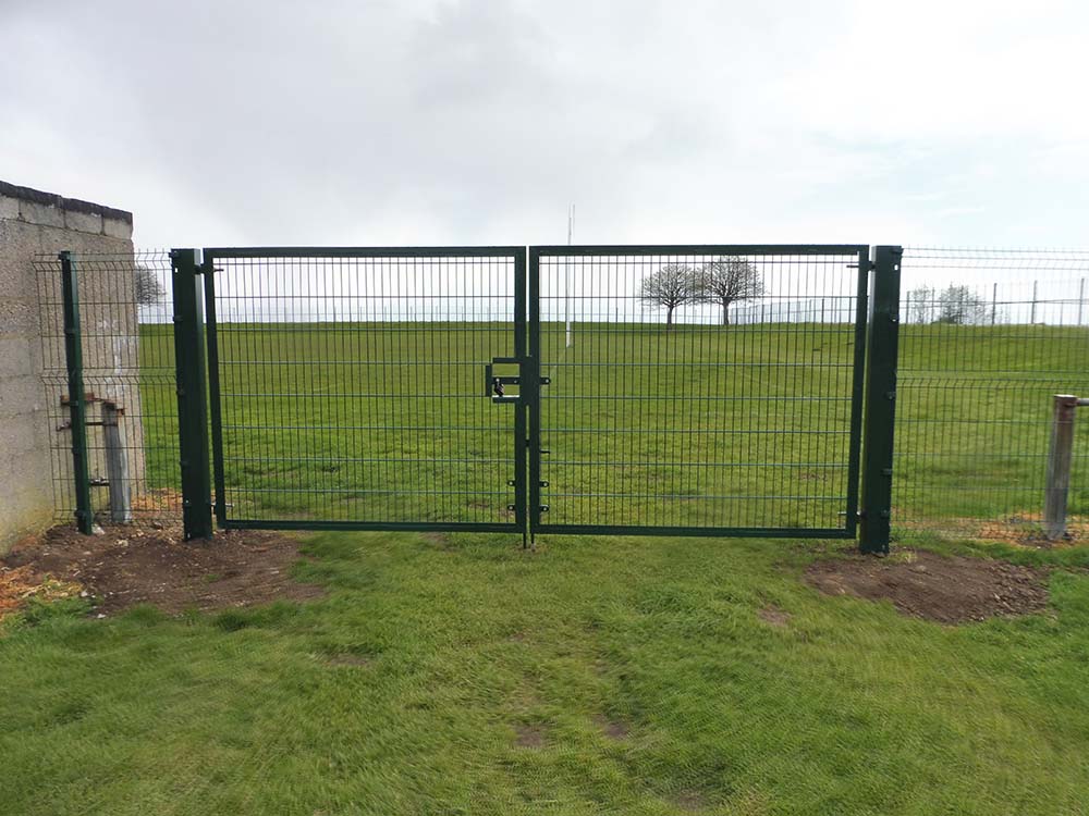 double-leaf-gates