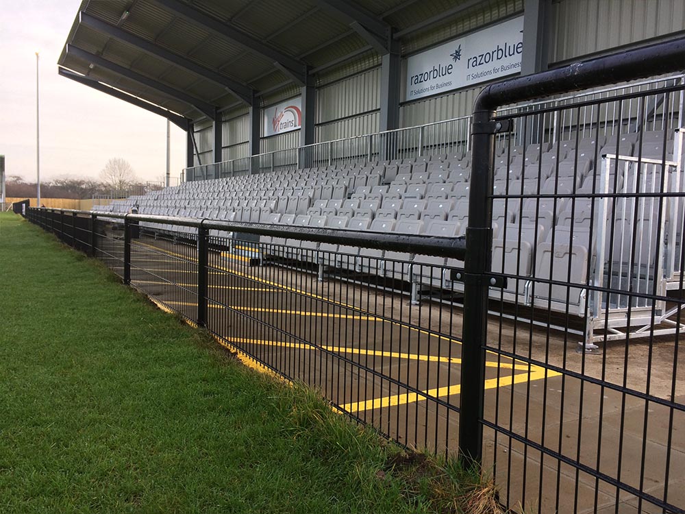 quakers-stand