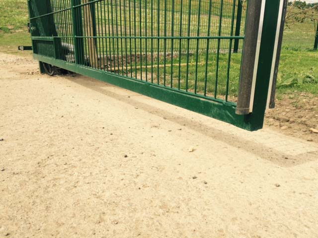 swing-gate-safety-edge